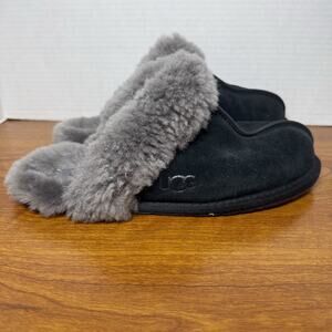 Womens black UGG Scuffette II Mule Slippers sz 9 suede Pre Owned